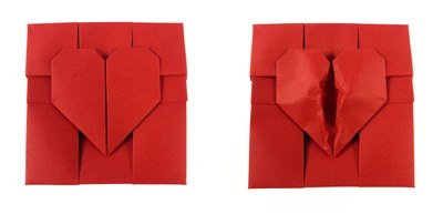 Fragile Heart Tessellation molecules on boxes (Mcihał Kosmulski)