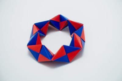 Dodecagonal Kaleidocycle (Norishige Terada)
