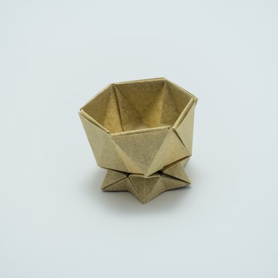 Egg Cup II (Michał Kosmulski), independently also by Sam Randlett (under the name Chalice)