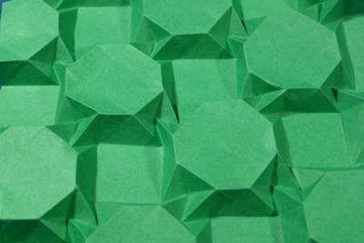 Hugging Triangles Corrugation (Michał Kosmulski)