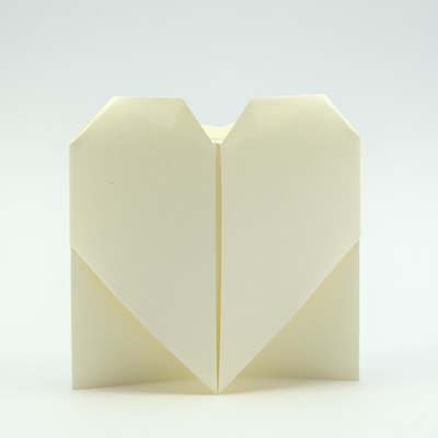 Napkin Heart II, standing form (Michał Kosmulski)